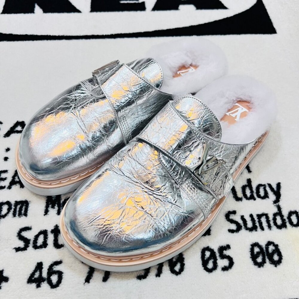 Louis Vuitton Easy Mule Fur Shearling Leather Slip On Clog Sandal - Silver
